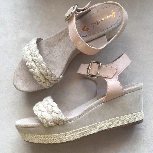 NWT Platform sandals - Picture 2 of 8